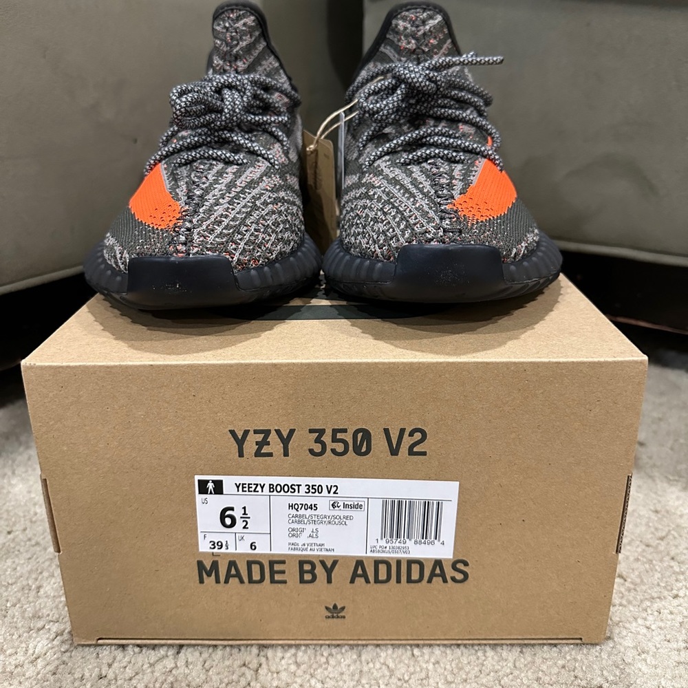 BNWT Yeezy 350 V2 Carbon Beluga